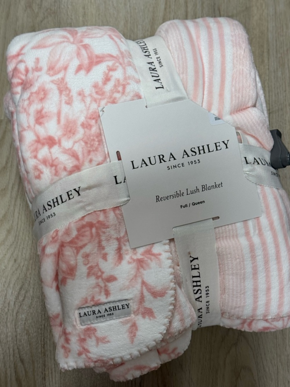 Laura Ashley Reversible Lush Blanket - Pink & White